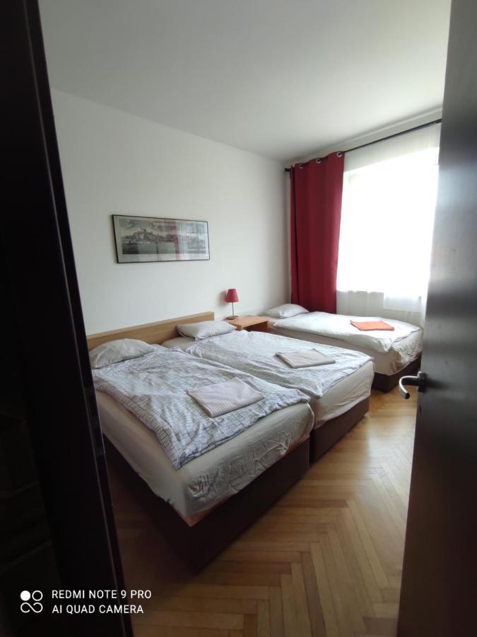 Apartment Maximilian Bratislava Eksteriør billede