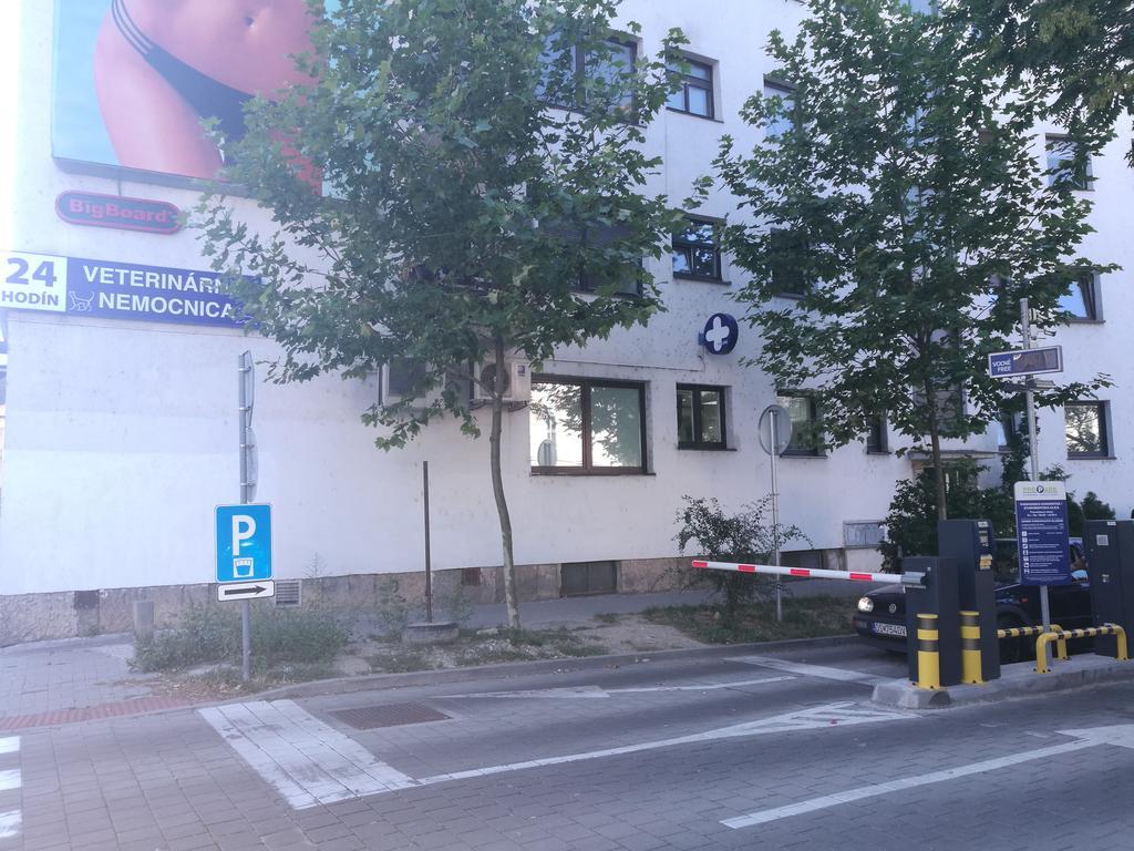 Apartment Maximilian Bratislava Eksteriør billede